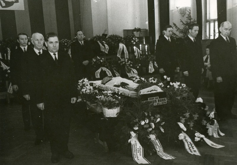 Album prof. C.Ruusi matustest 1974.a.