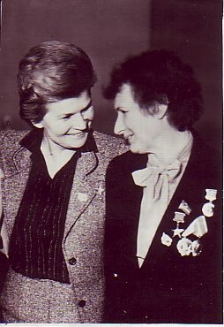 Heldi-Melanie Koppel ja Valentina Tereshkova NLKP XXVII kongressil