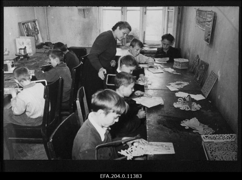 Kohtla-Järve V. Kingissepa nimelise kultuurihoone osavate käte ring.