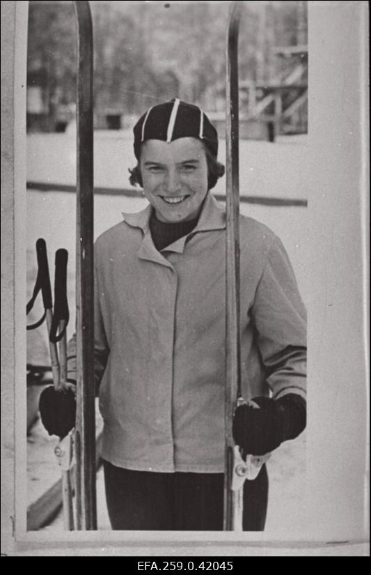 Eesti NSV ametriühingute XIII spartakiaadi talvise etapi finaalvõistluste häid tagajärgi suusatamises saavutatud kaevanduse Käva-2 sorteerija Endla Uusmees.