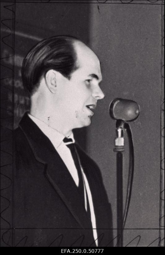 Kohtla-Järve Soojuselektrijaama kontrollmõõteriistade ja automaatika tsehhi tööline, Eesti NSV teeneline ratsionaliseerija, Eesti NSV Ministrite Nõukogu ja Eesti NSV Ametiühingute Nõukogu aukirja omanik Johannes Võik on ka tubli isetegevuslane.