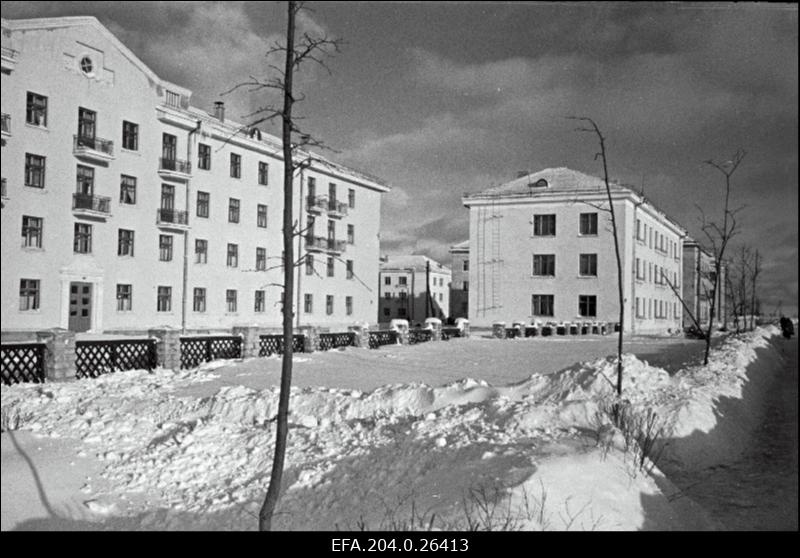 Uued majad Narva maanteel Kohtla-Järvel.