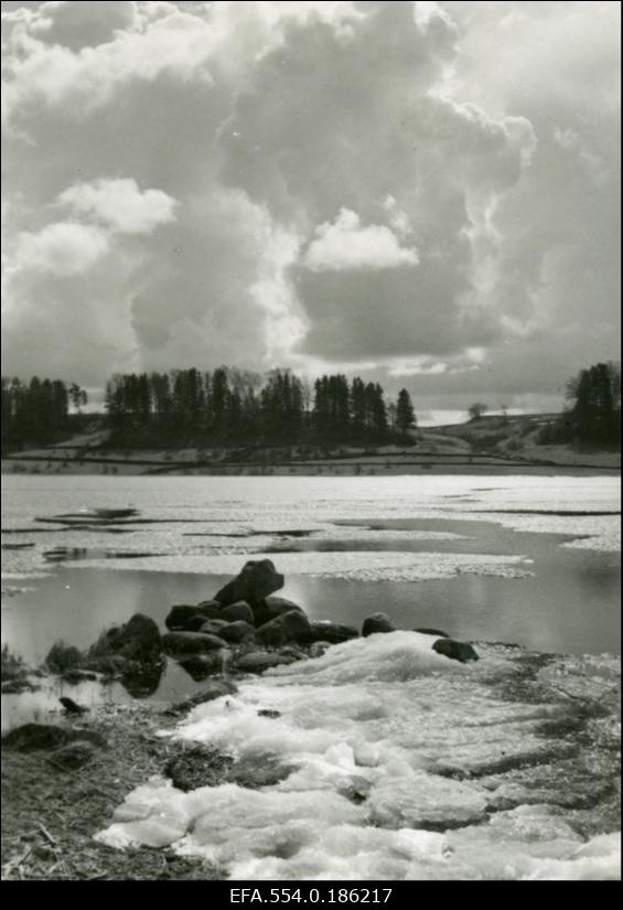 Jääminek Viljandi järvel.