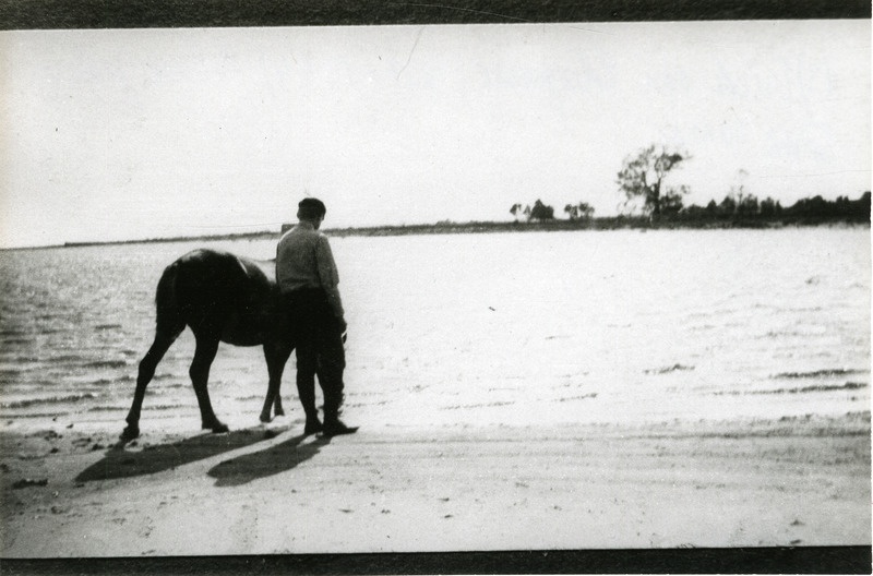 Erich von Ekesparre hobuse Jukuga Sõrve rannas