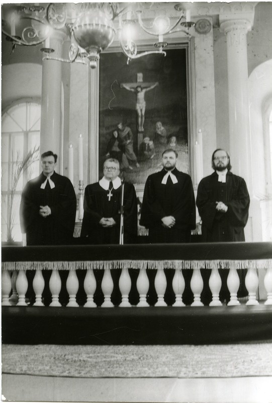 Kuressaare Laurentiuse kirik: Eesti Vabariigi 70. aastapäeva jumalateenistus. 24.02.1990.a.