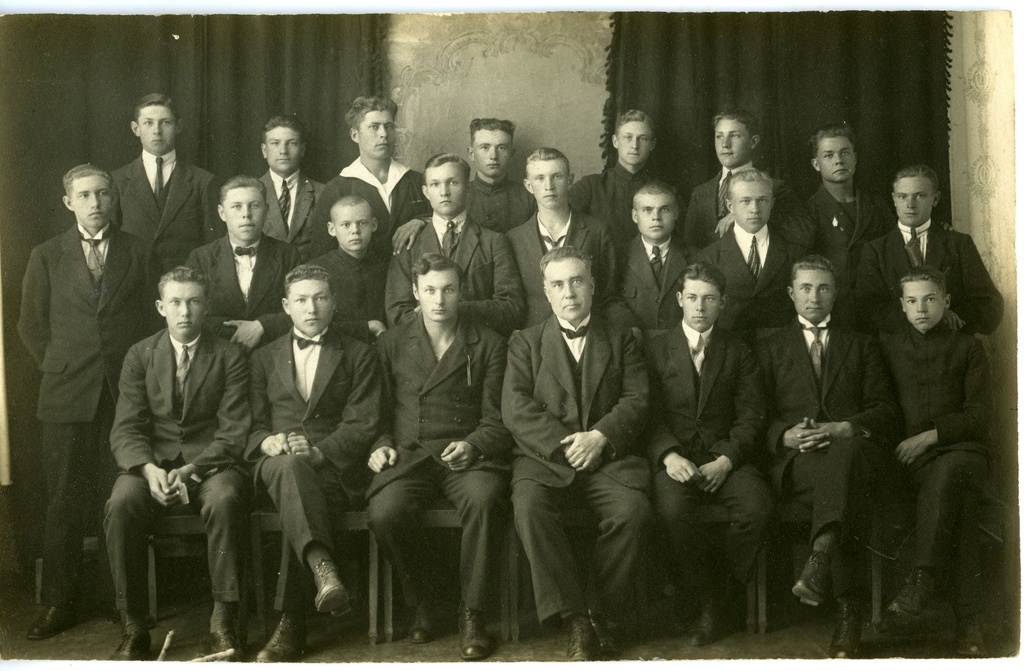 Saaremaa Ühisgümnaasiumi IX lend