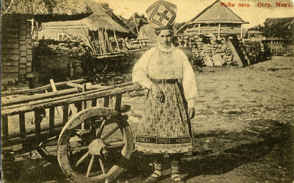 Muhu rahvariides neiu