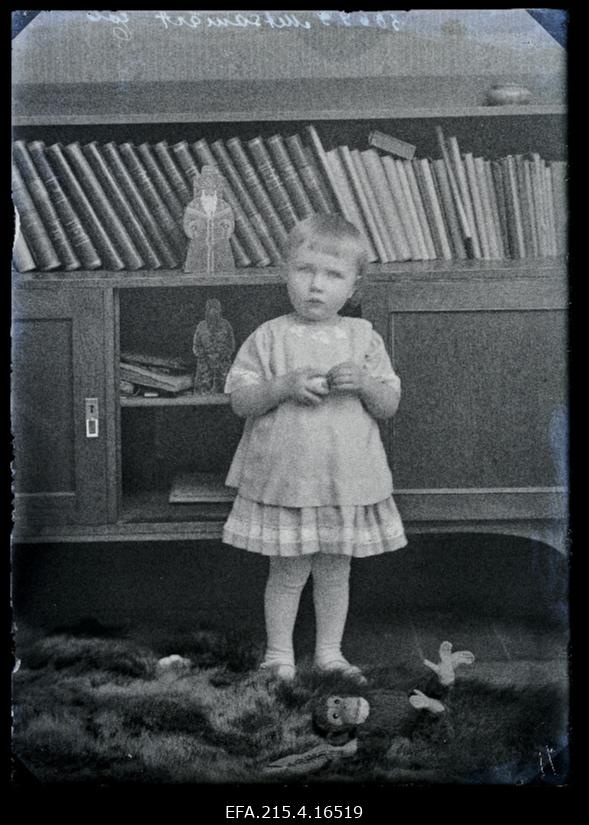 Väike tüdruk, (foto tellija Metsamärt).