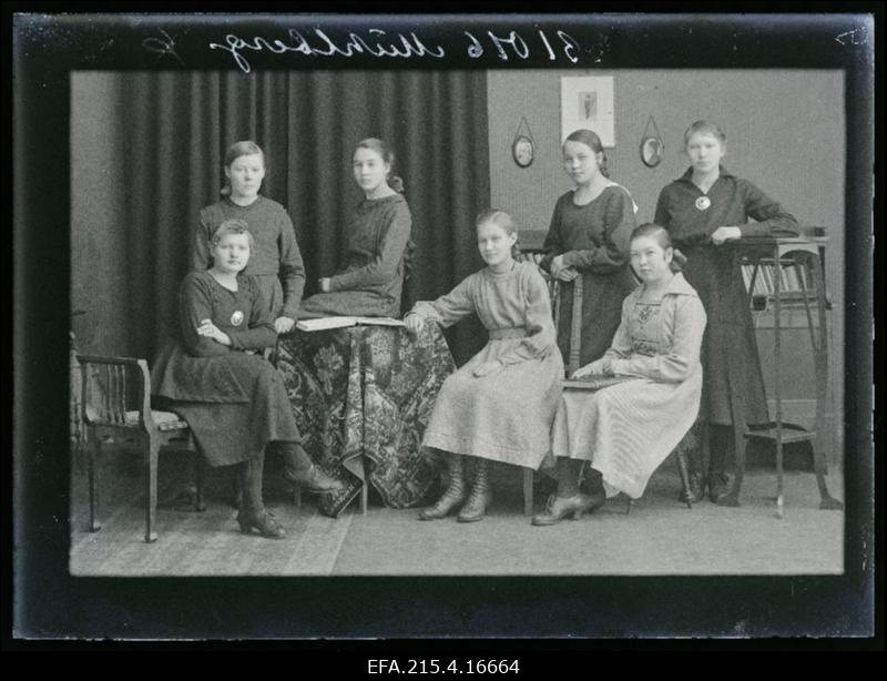 Grupp tütarlapsi, (foto tellija Mühlberg).