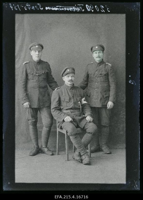 Grupp sõjaväelasi, (foto tellija Soots).
