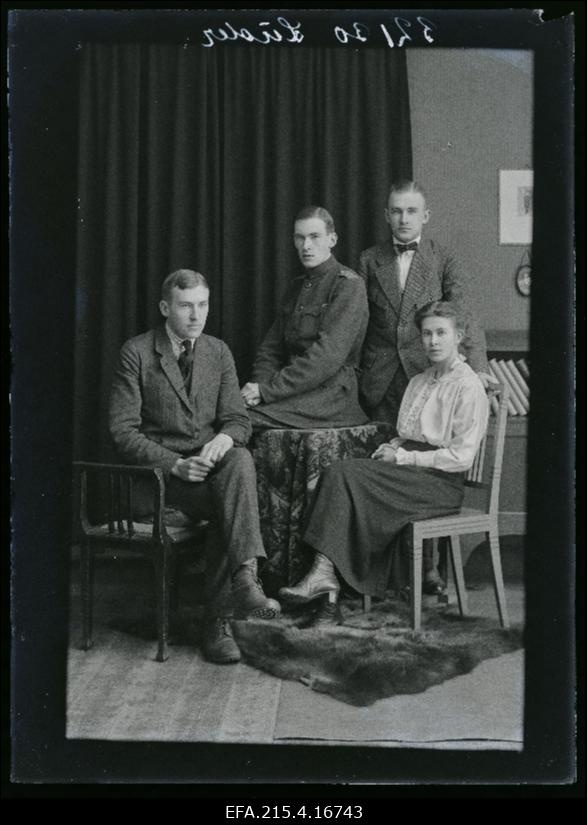 Grupp inimesi, (foto tellija Lüder).