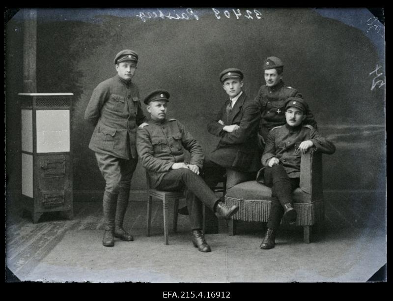 Grupp sõjaväelasi, (foto tellija Paisberg).