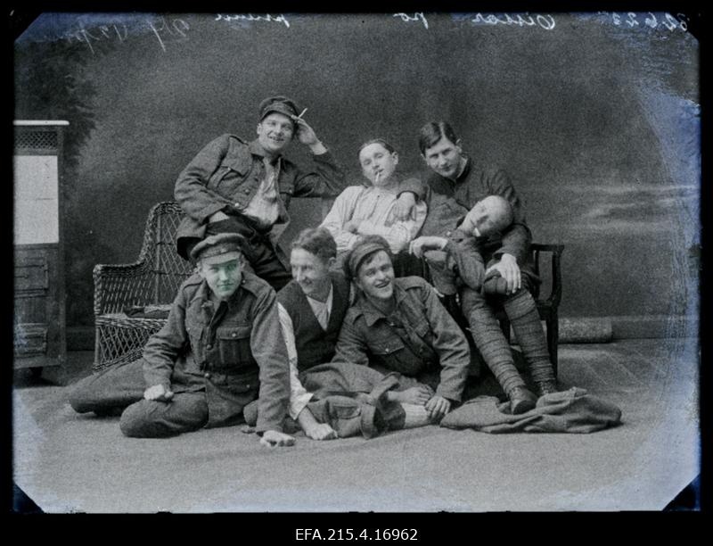 Grupp õppursõdureid, (foto tellija Oissar [Oissaar]).