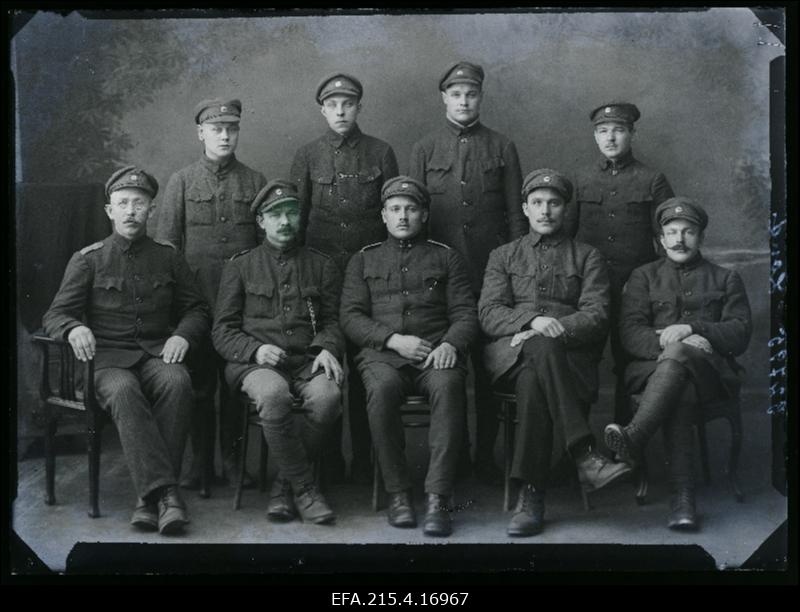 Grupp sõjaväelasi, (foto tellija Lond).
