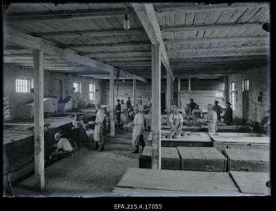 Leibade küpsetamine 3. Diviisi Intendandi Valitsuse pagaritöökojas.  similar photo