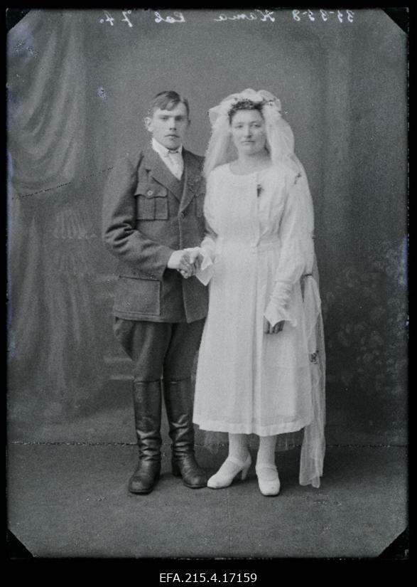 Noorpaar, Hans Kama abikaasaga.
