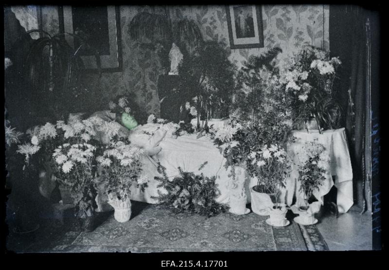 Naise põrm, (foto tellija Knüpfer).