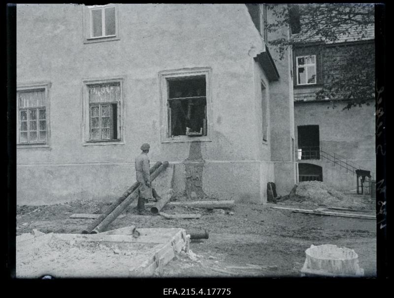 Hoone remont, veetorustiku paigaldamine, (foto tellija Siegel).