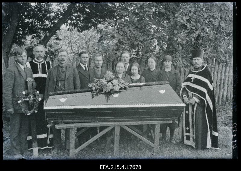 Viljandi valla Kamara talu sulase Vassili Lemberi (surn 23.06.1924) matus.