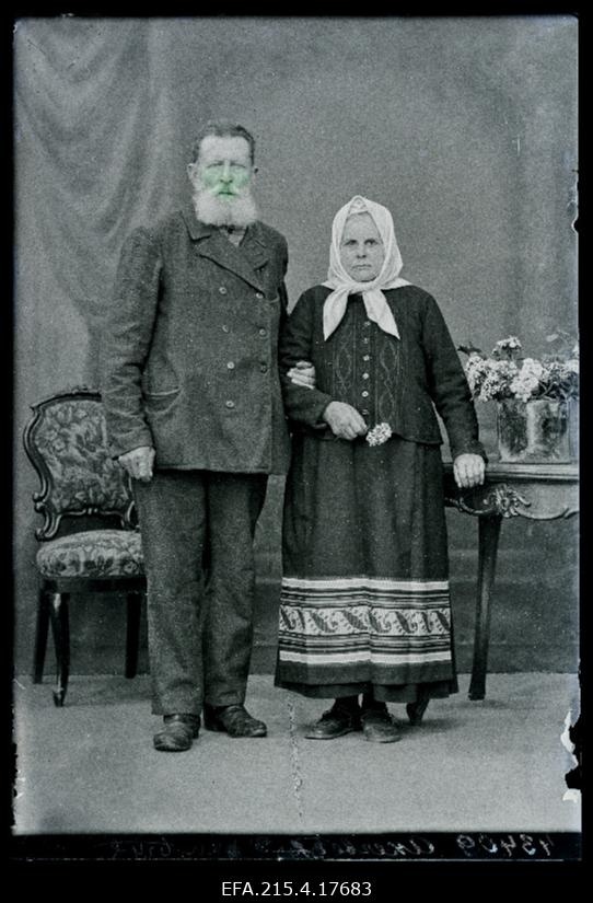Hans Akerberg naisega.