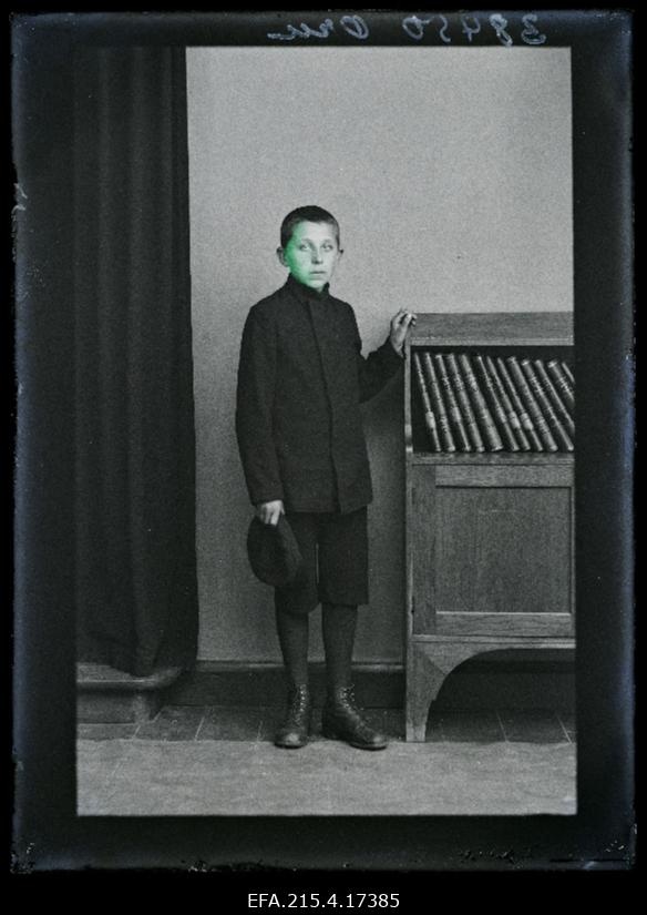Koolipoiss Teodor Oru.