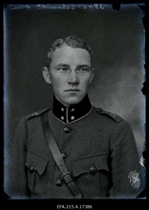 Sõjaväelane, ohvitser Schmidt.