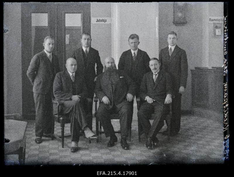 A/S Eesti Krediitpanga Abja osakonna töötajad.