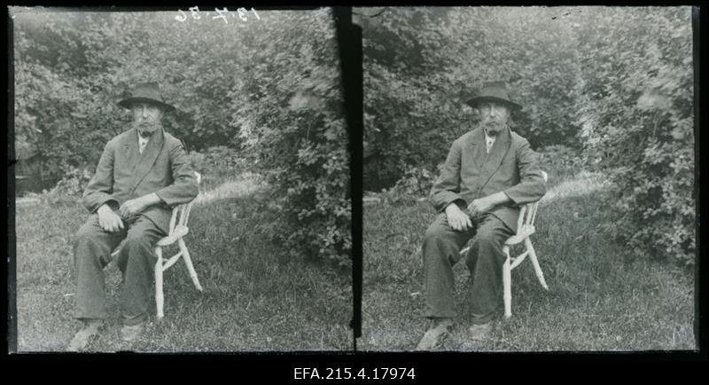 Tundmatu mees aias, stereofoto.