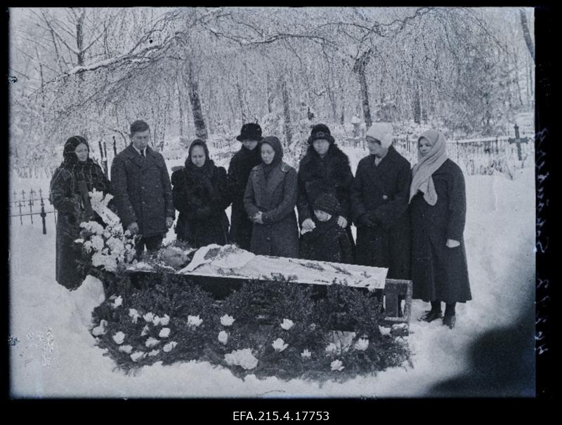 Matus kalmistul, (foto tellija Schönberg).