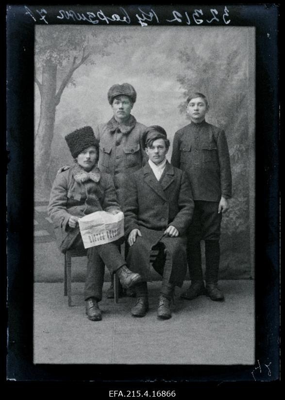 Grupp mehi, (foto tellija Kuvarsin).