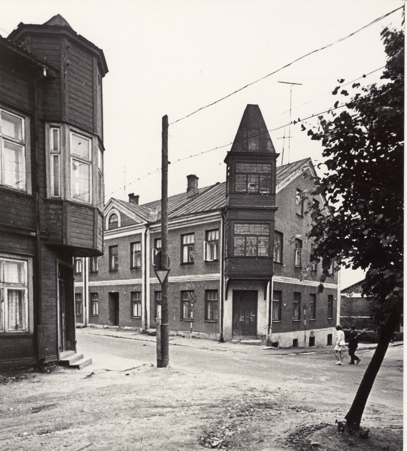 Nurgatorniga majad Köie ja Komsomoli tänava nurgal