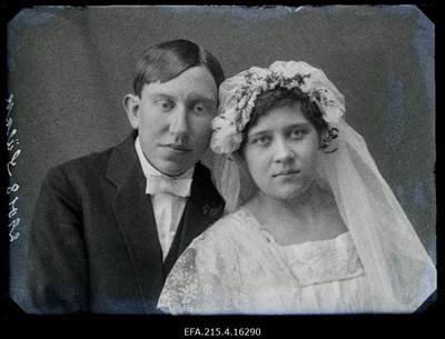 Noorpaar Siilak.  similar photo