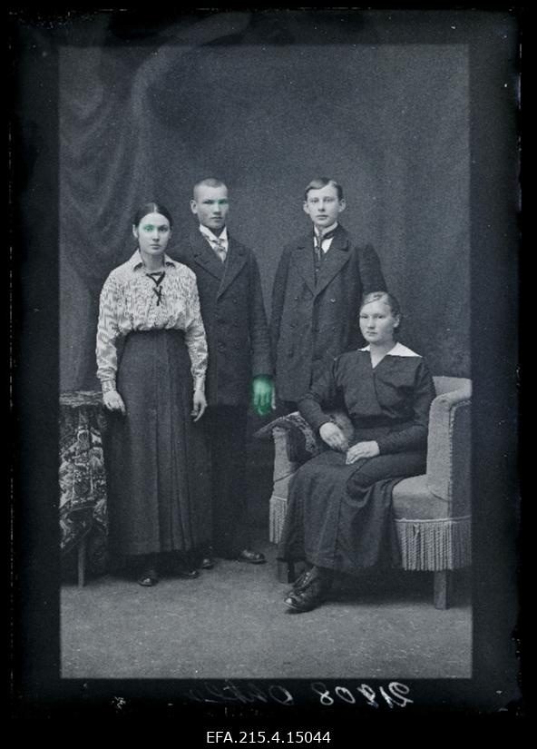 Grupp inimesi, (foto tellija Ohtla).