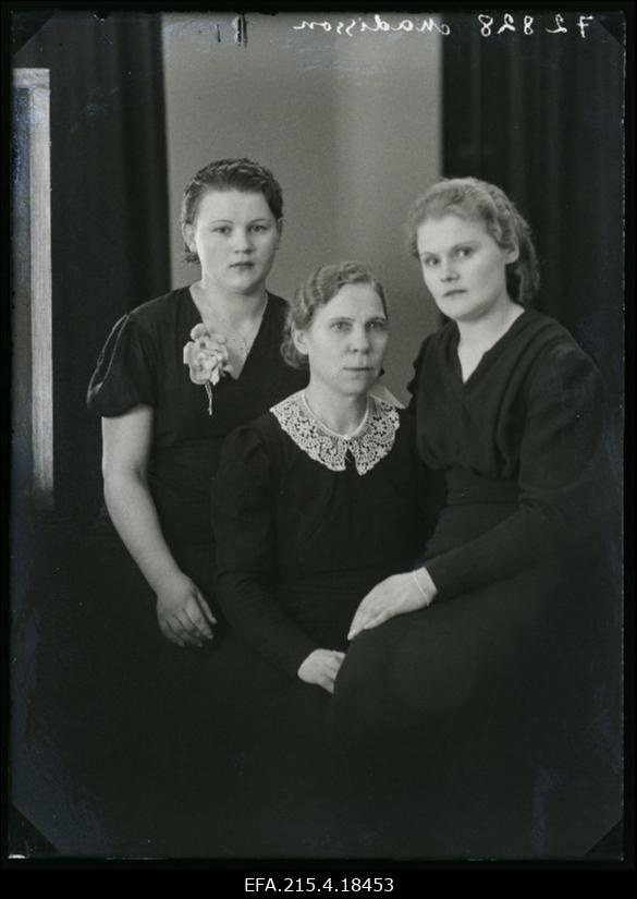 Grupp naisi, (foto tellija Marta Kimmel).