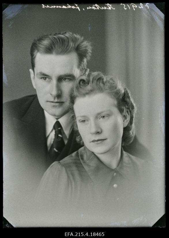 Johannes Anton naisega.