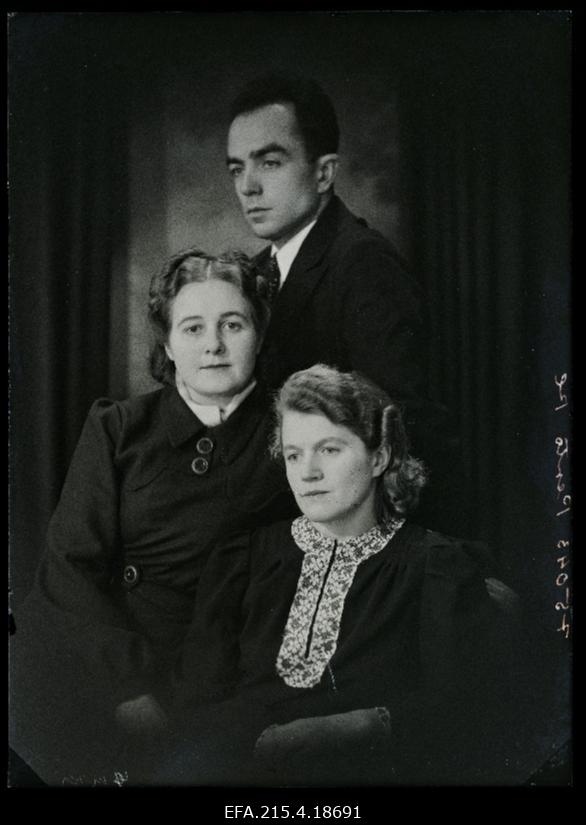 Grupp inimesi, (foto tellija Pento).