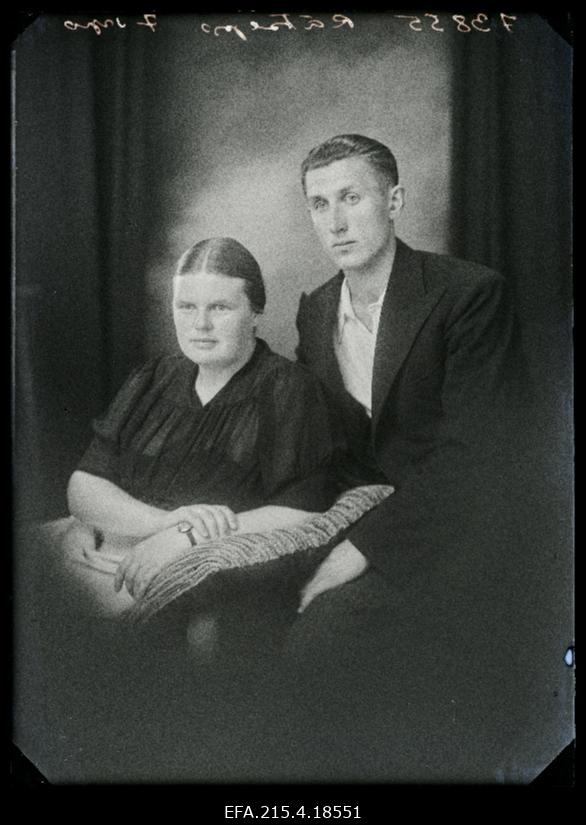H. Rätsepp naisega Tali vallast.