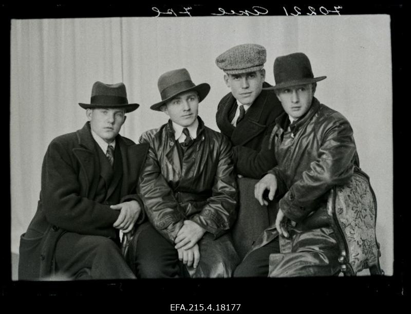Grupp mehi, (foto tellija Joh. Akel).