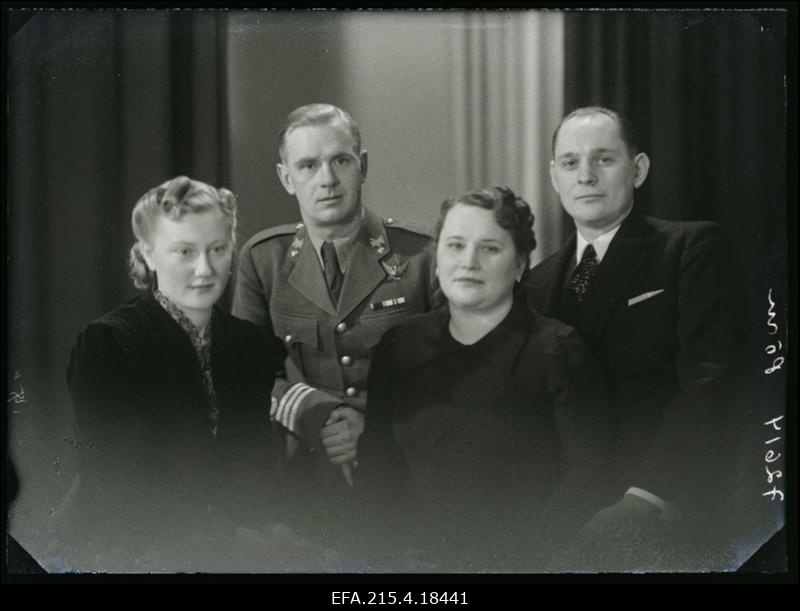 Grupp inimesi, (foto tellija Põru).