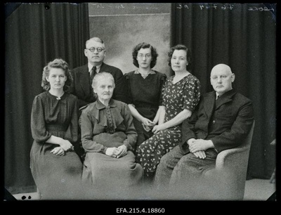 Perekond Leoke.  similar photo