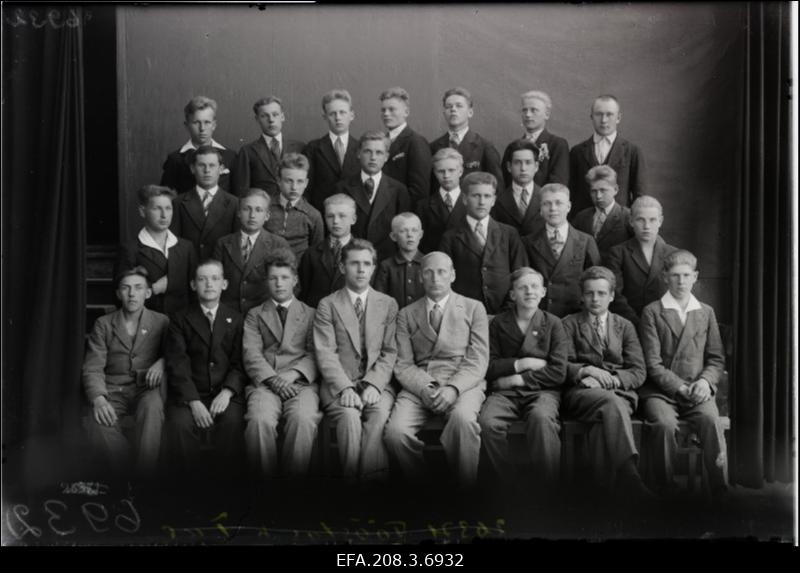 Grupp Paide Tööstuskooli I klassi õpilasi.