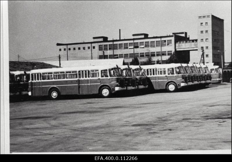 Tallinna Autobussipargi autobussid "Ikarus 620".