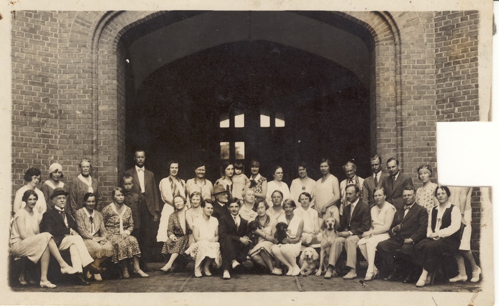 Puhkajad Soomest, Rootsist, Tallinnast Sangaste lossis