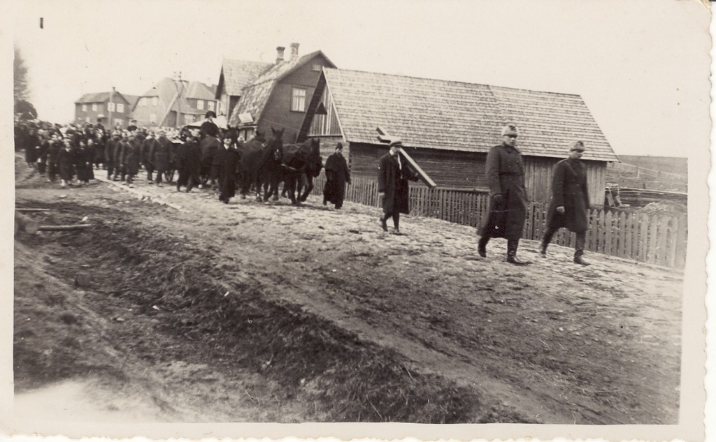 Friedrich Bergi matused. Matuserong Sangaste alevikus