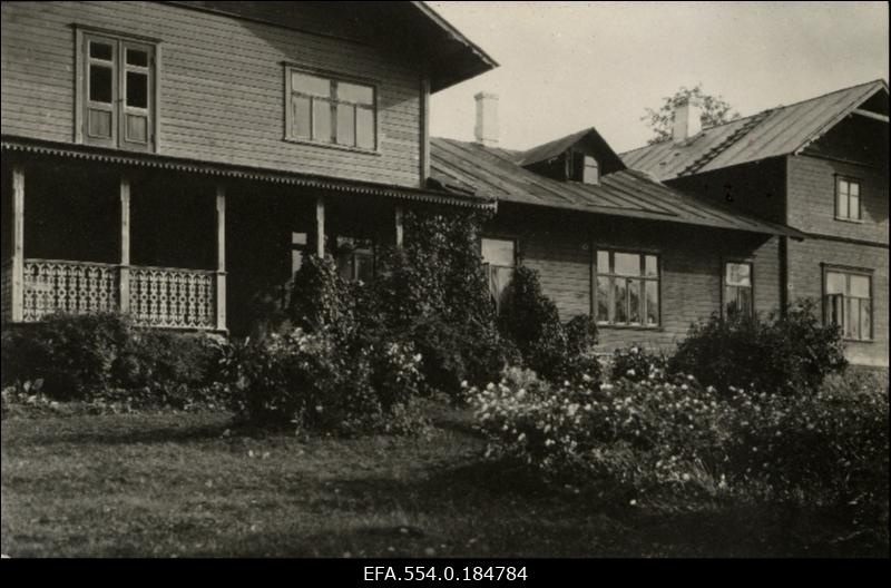 Eesti kirjamehe ja pedagoogi Carl Robert Jakobsoni plaanide järgi ehitatud Kurgja talu  elumaja.