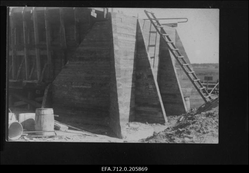 [Vändra Suurjõe] betoonsilla ehitamine.
