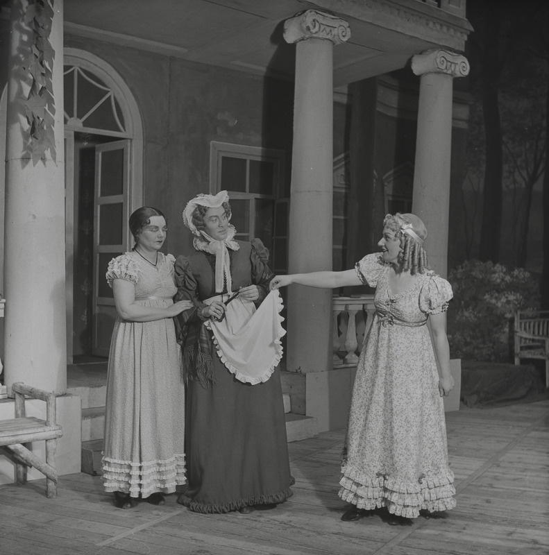 Jevgeni Onegin, Teater Estonia, 1949, osades: Tatjana – Marta Rungi, Larina – Leida Soom, Olga – Ludmilla Issakova