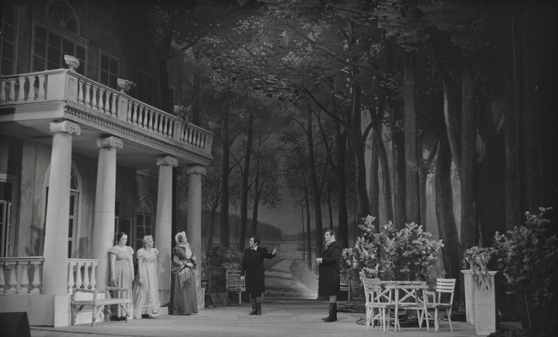 Jevgeni Onegin, Teater Estonia, 1949, osades: Onegin – Tiit Kuusik, Lenski – Martin Taras, Larina – Leida Soom, Olga – Enna Maripuu, Tatjana – Linda Sellistemägi
