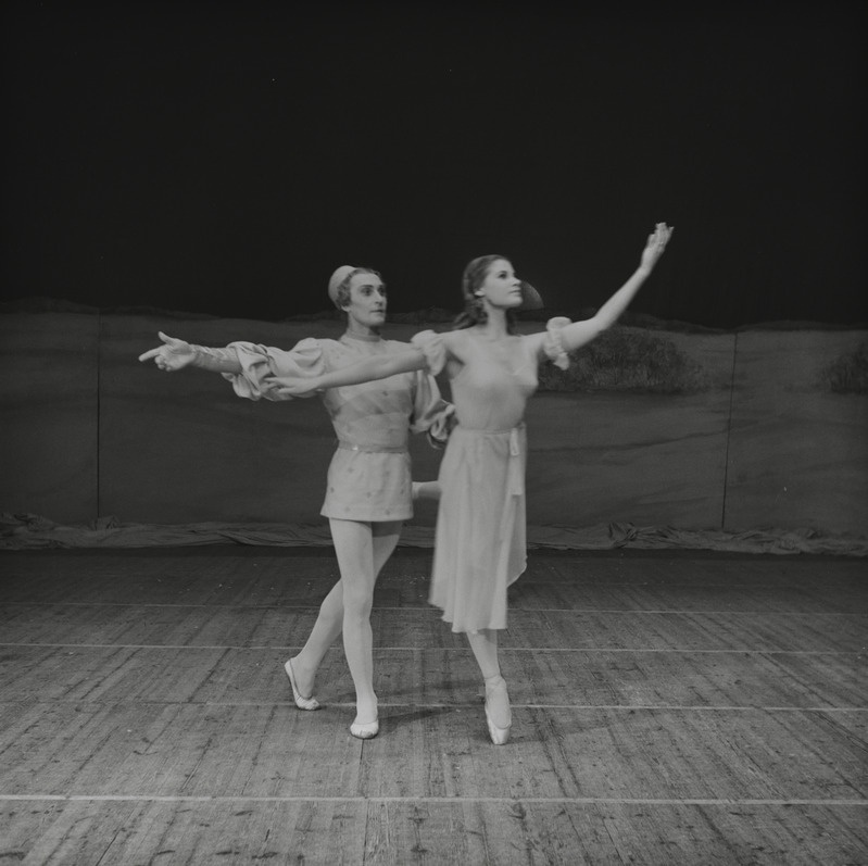 Pähklipureja, Teater Estonia, 1952, osades: Noormees unenäos – Artur Koit, Maša unenäos – Yvonne Raksnevitš