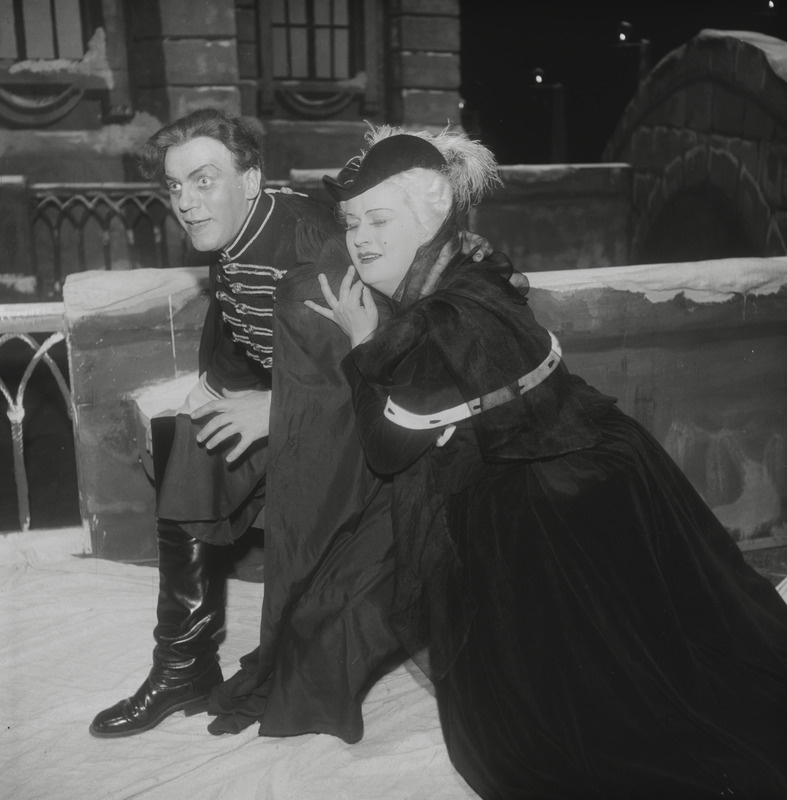 Padaemand, Teater Estonia, 1957, osades: Hermann – Viktor Gurjev, Liisa – Aino Külvand